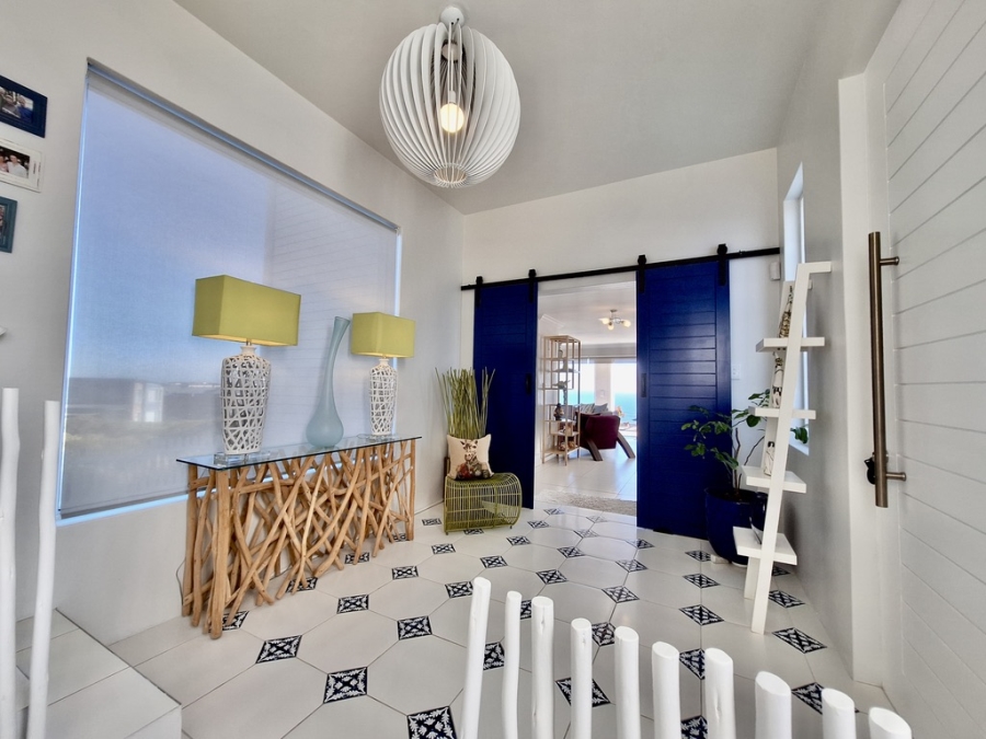 To Let 5 Bedroom Property for Rent in Pearl Bay Western Cape